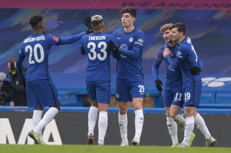 “湖人侠”再度发力！马刺一忍再忍苦吞逆转 文班30+5有力无处使