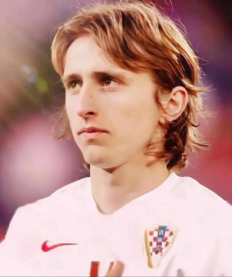 欧文：唯一担心的是库尼亚的脾气，毕竟队里已经有一个B费了