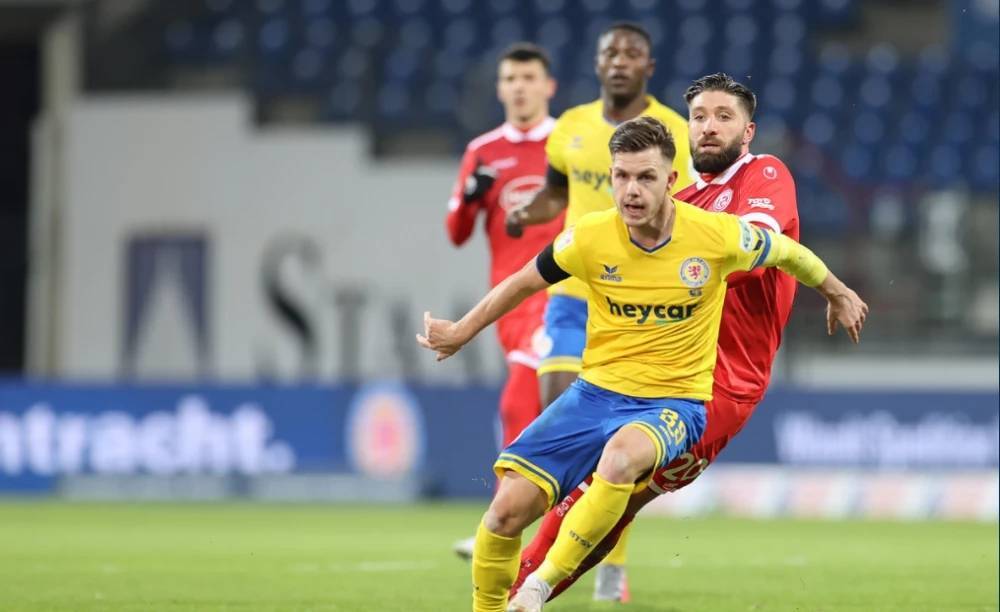 临巨大的压 临巨大的压